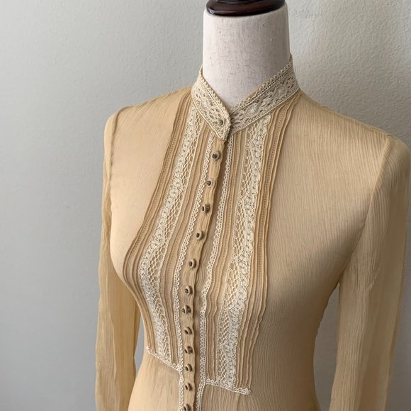 Elie Tahari Romantic Silk Beige Blouse With Lace Panels and Button Detail - Picture 2 of 7